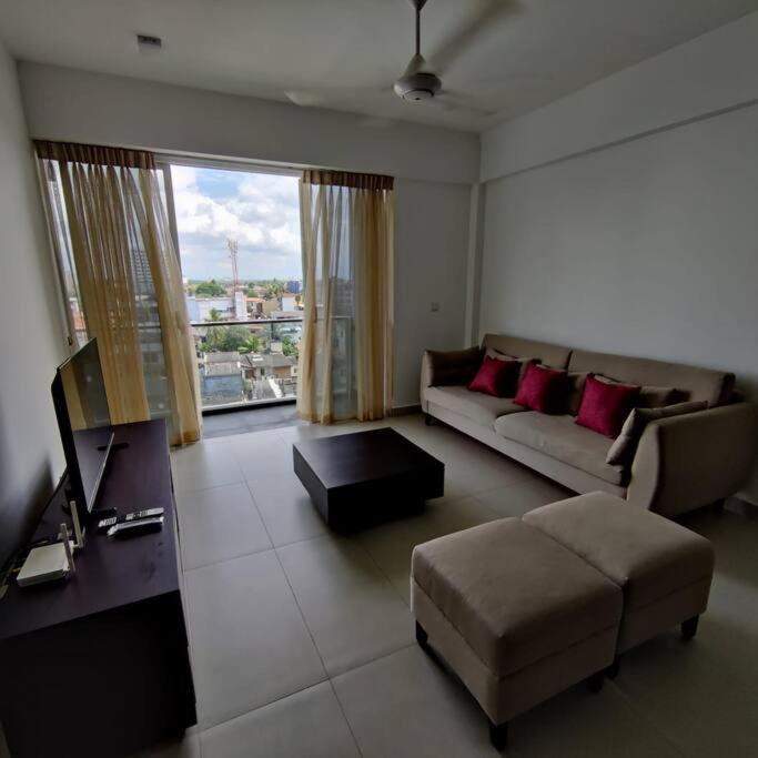 Modern Apartment In Close Proximity To The Beach Colombo Exterior photo