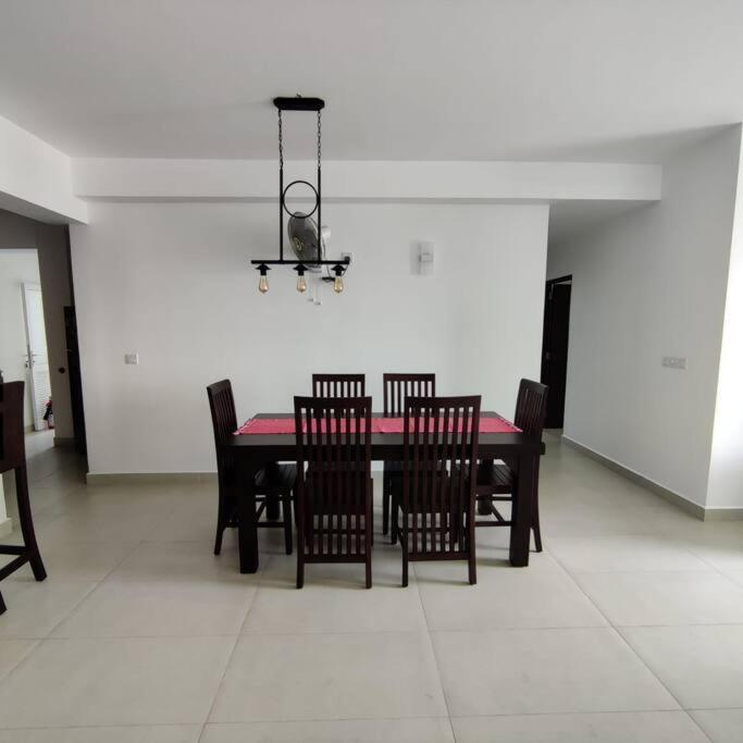 Modern Apartment In Close Proximity To The Beach Colombo Exterior photo